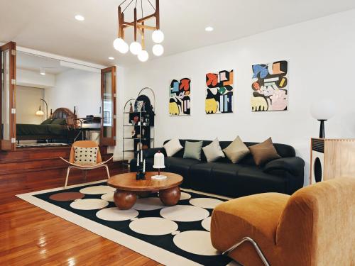 4BR Modern Art Villa with Free Wi Fi Netflix Vinyl