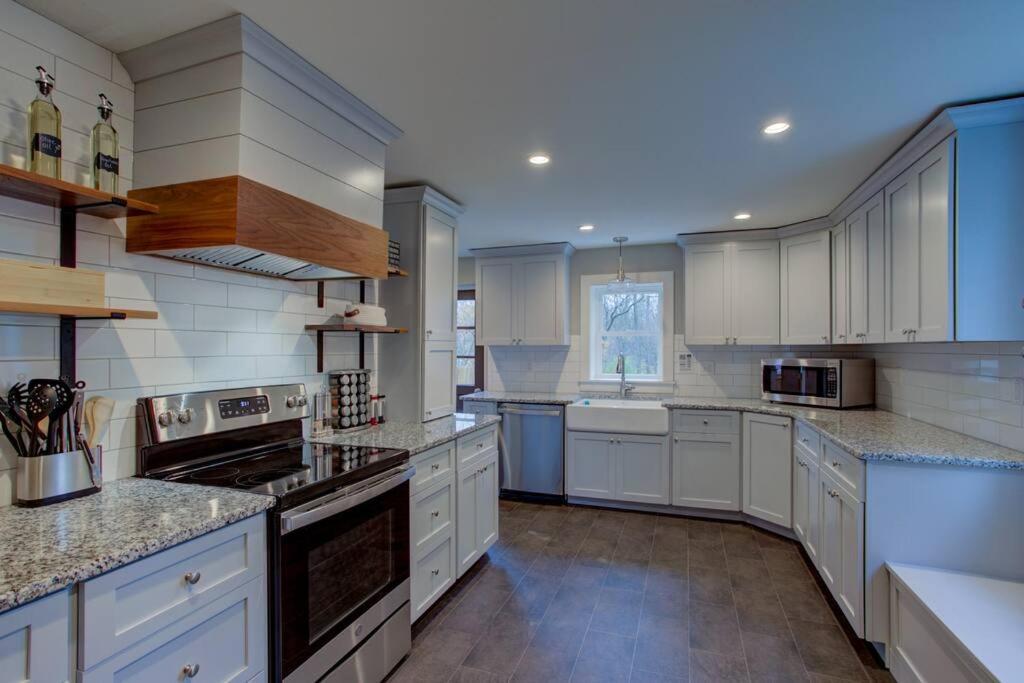 Calla Lily Farmhouse — 4-Star Luxury Hotel in Manheim, United States