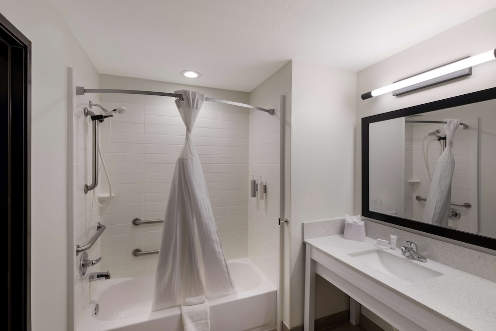 Spark by Hilton Midland South - photo 20