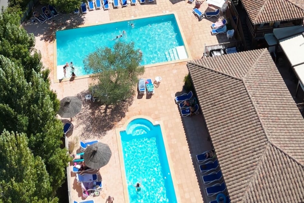 Camping le Luberon — 4-Star Luxury Hotel in Apt, France