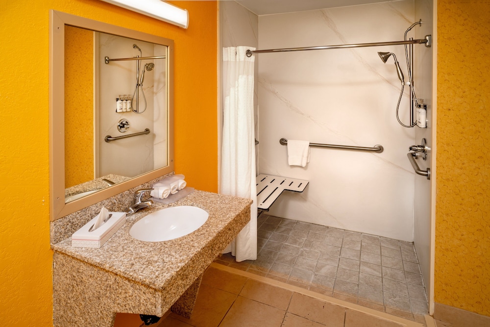 Holiday Inn Express Hotel & Suites Hazard by IHG - photo 14
