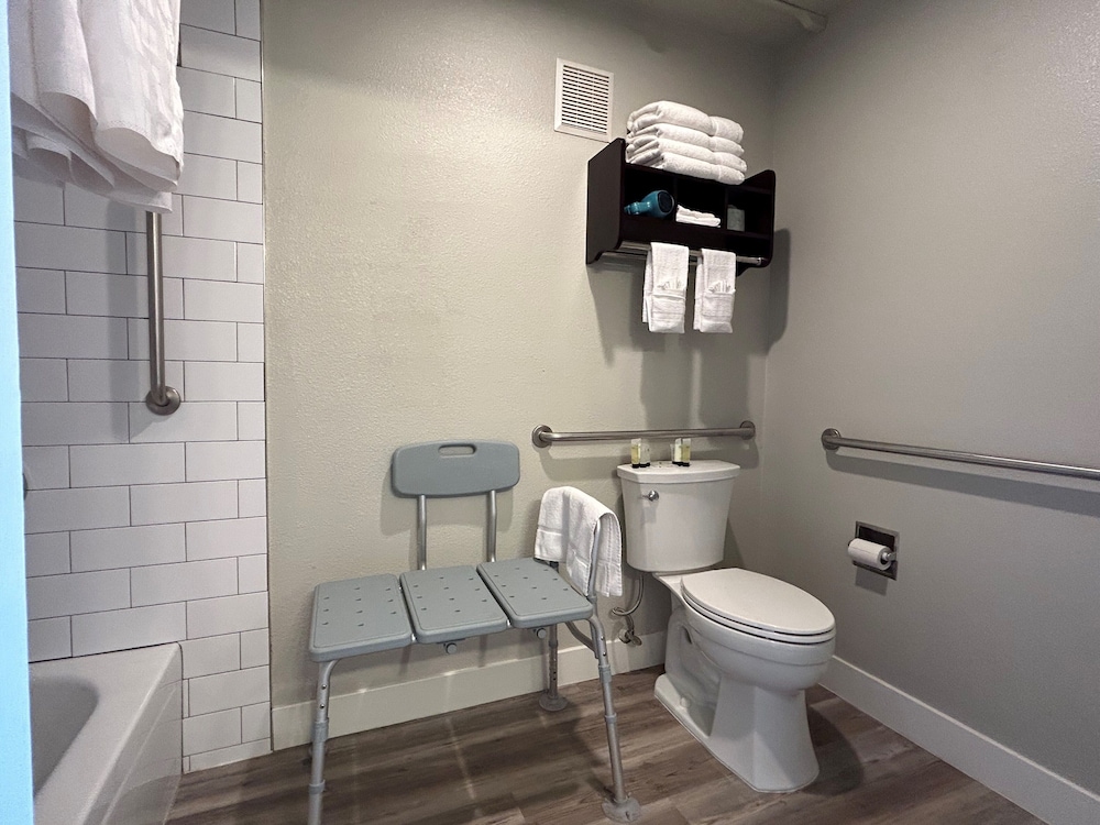 Hwy 50 Inn - photo 10