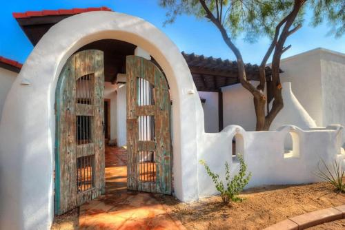 Villa De Paradis — 4-Star Luxury Hotel in Scottsdale, United States