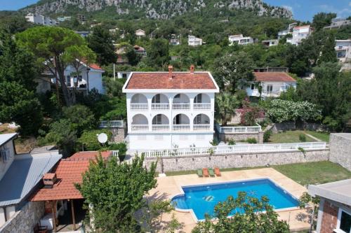 Sunset Pool Retreat in Podgorica, Montenegro