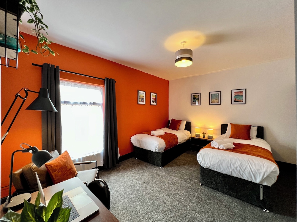 Oxford House Great for Contractors or Family Holidays — 4-Star Luxury Hotel in Cleethorpes, United Kingdom