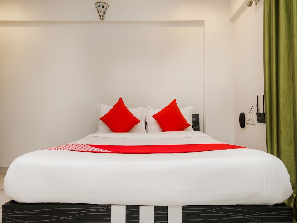 OYO 11951 Vatsala Suites