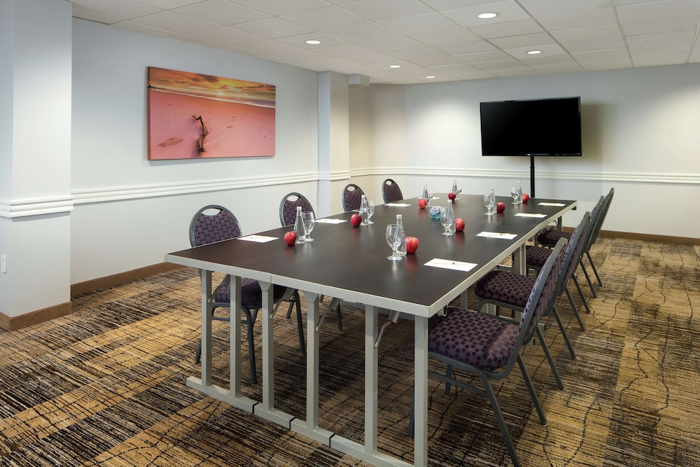 DoubleTree By Hilton San Diego Hotel Circle - photo 34