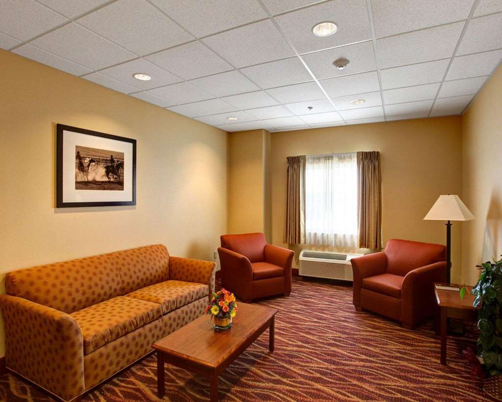 Rodeway Inn & Suites - photo 6