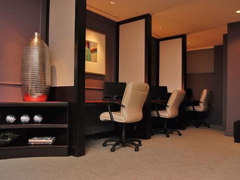 Global Luxury Suites at The White House - photo 37