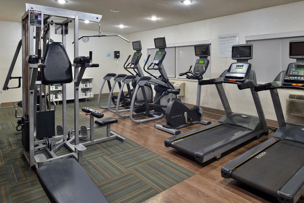 Holiday Inn Express Suites Farmington - photo 55