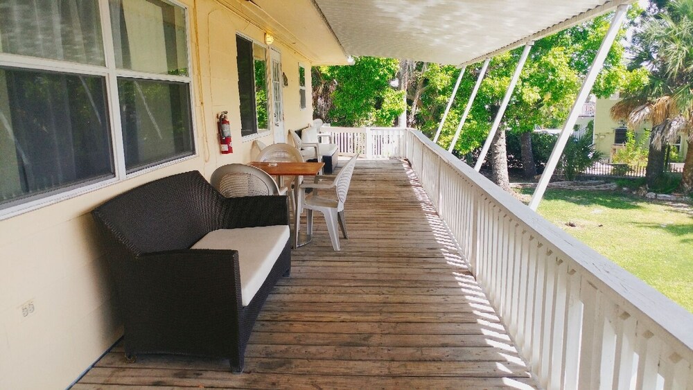 Flamingo Inn Bayside Suites - photo 40