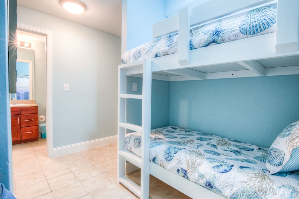 Laketown Wharf Resort by Aneliya's Rentals - photo 245