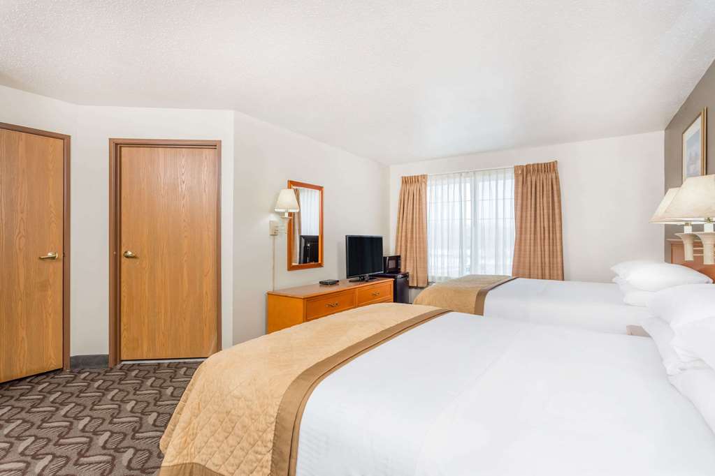 Wyndham Garden Madison Fitchburg - photo 9