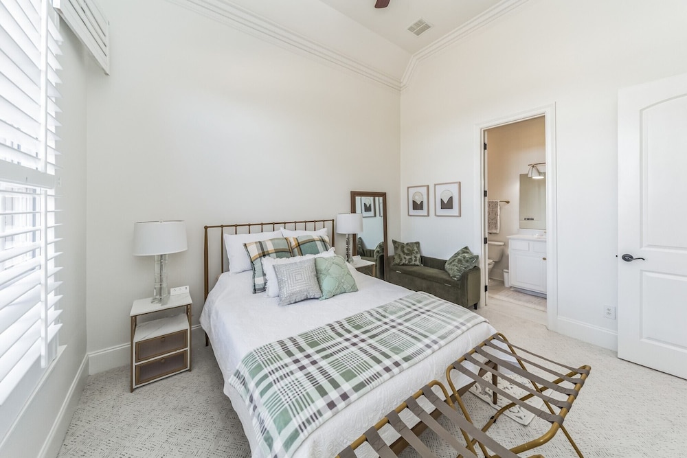 Tennessee Modern Manor - last minute hotel in Eads