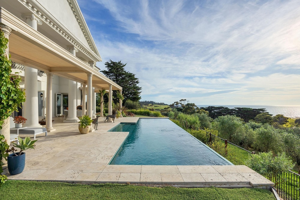 The Bay Crest Manor Views Pool Beach — Mount Eliza — photo 4