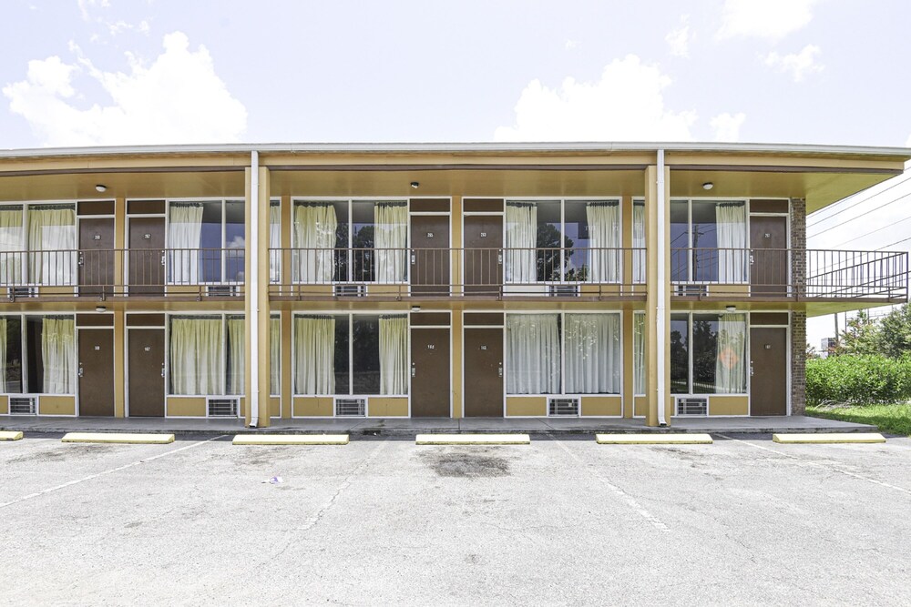 Hotel Valdosta GA I 75 & St Augustine Rd - photo 21