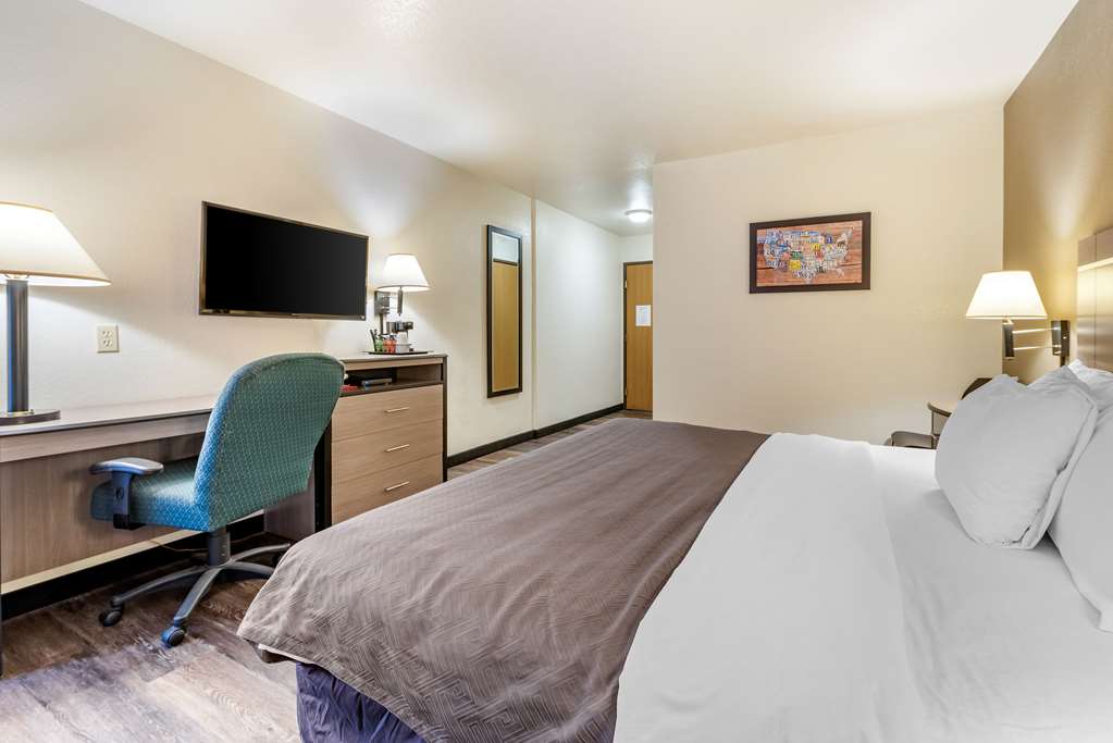 Econo Lodge Pueblo North - photo 7