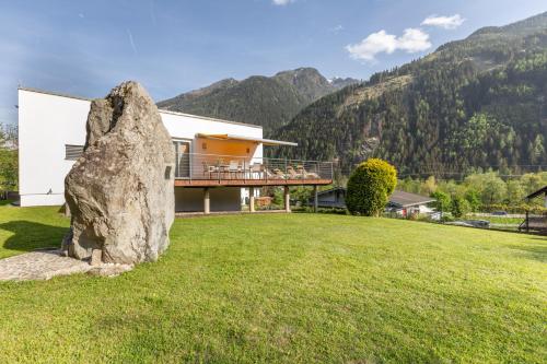 Ferienhaus Bergpanorama mit Sauna & großem Garten — 4-Star Luxury Hotel in Flattach, Austria