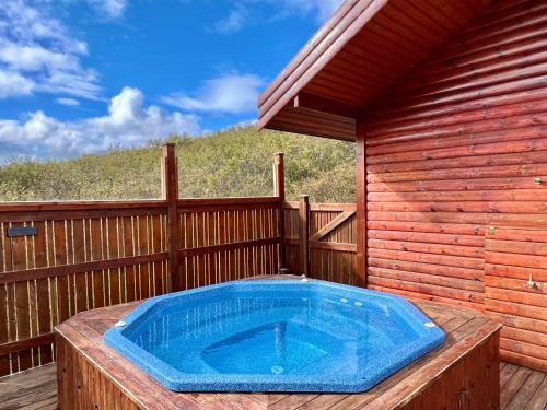 Private cottage on Golden Circle with hot tub
