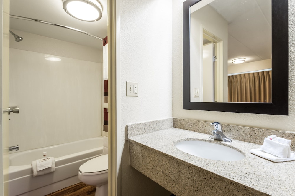 Red Roof Inn Milwaukee Airport Oak Creek - photo 18