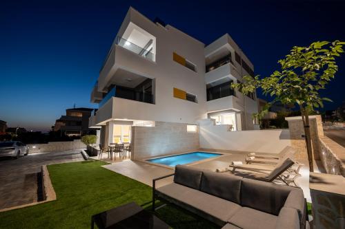 Relax apartments private pool and garden — 4-Star Luxury Hotel in Novalja, Croatia