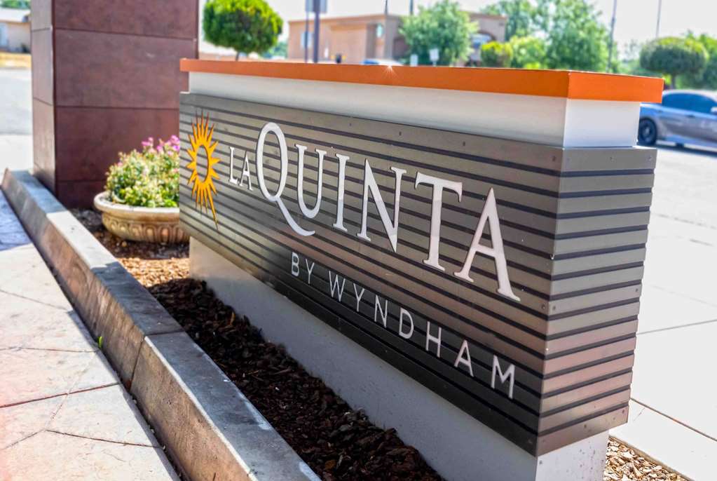 La Quinta Inn & Suites by Wyndham Fowler - photo 11