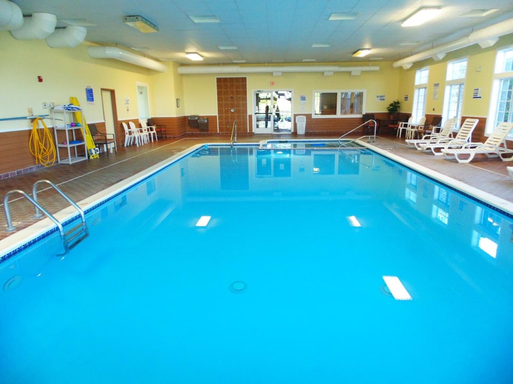 American Inn and Suites Houghton Lake - photo 17