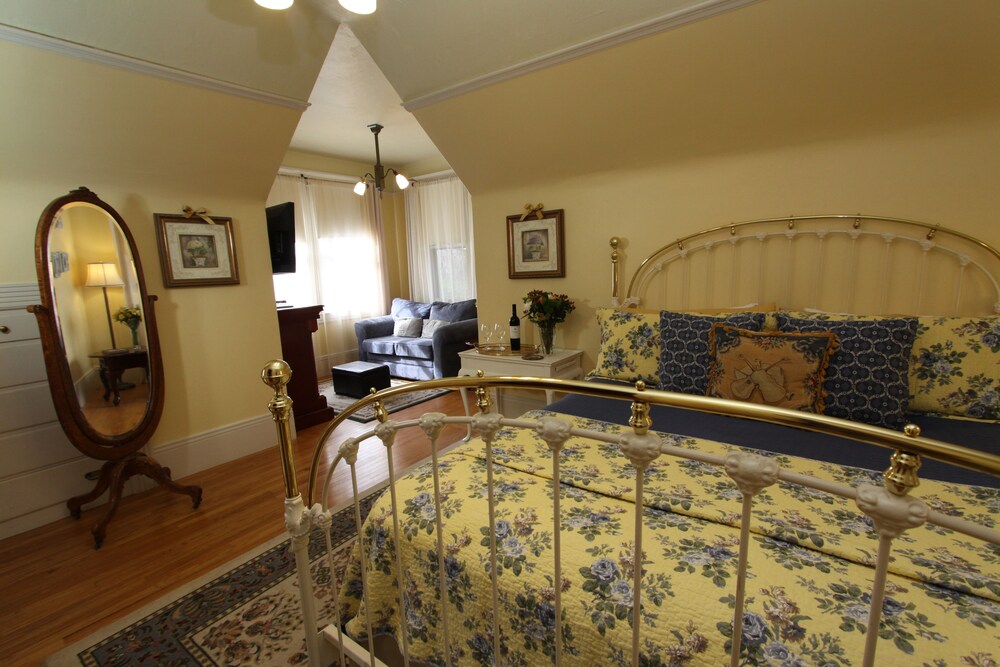 Kelley & Young Wine Garden Inn - photo 14