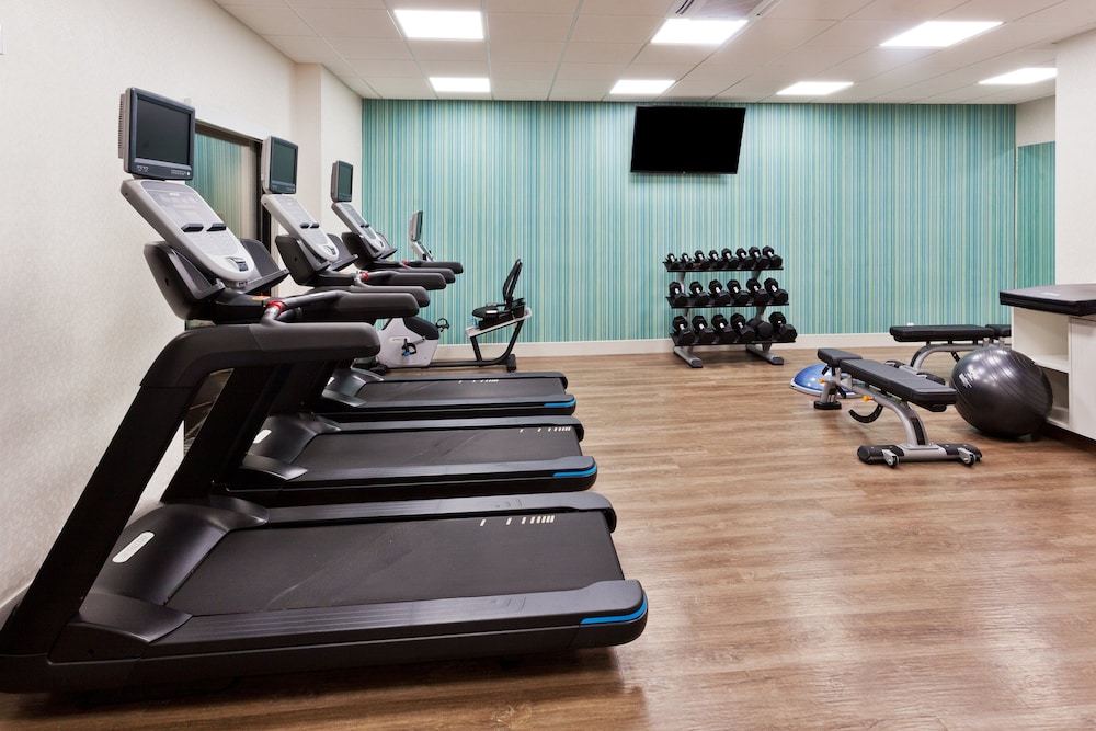 Holiday Inn Express & Suites Fayetteville by IHG - photo 16