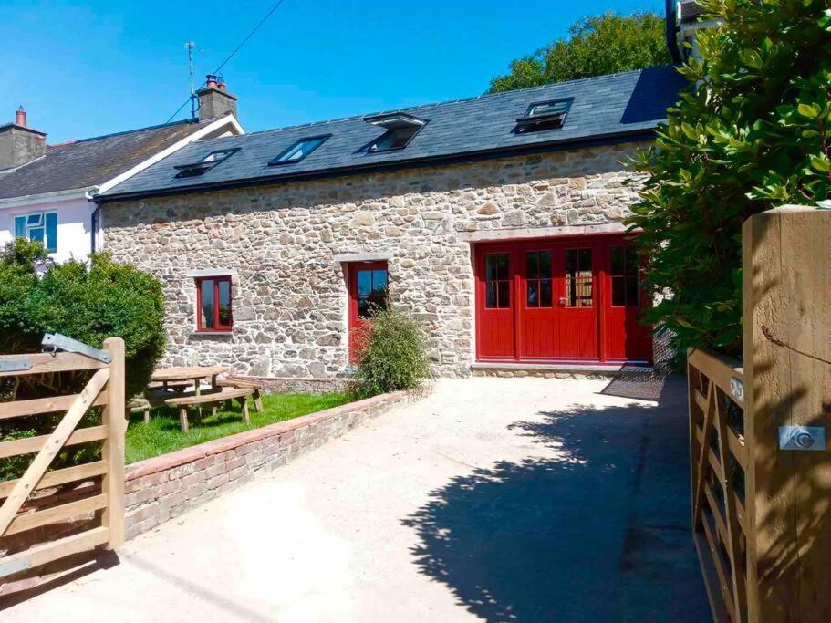 Cuddfan Fach Pembrokeshire Stunning Barn Near the Coastal Path in Haverfordwest, United Kingdom