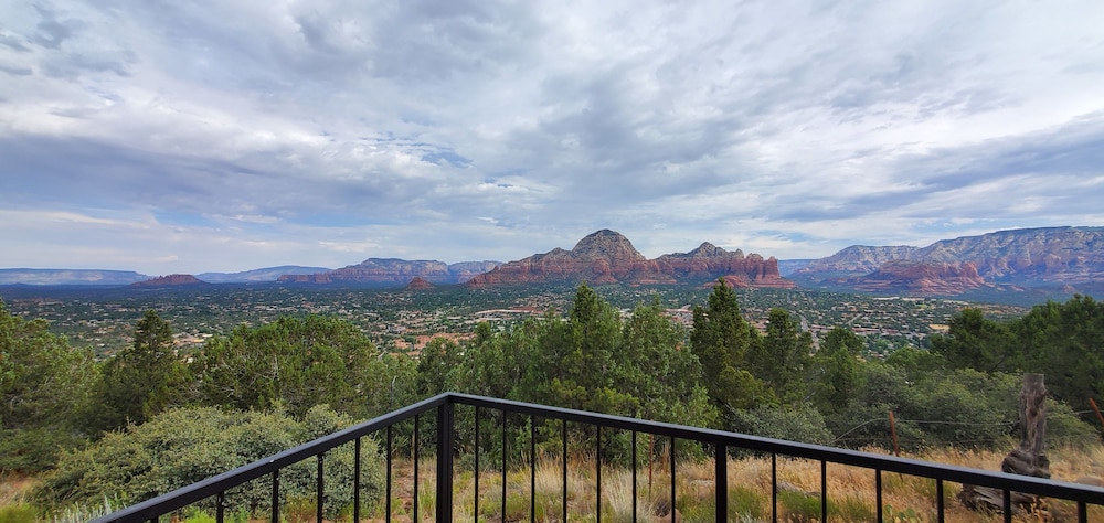 Sky Ranch Lodge - photo 3