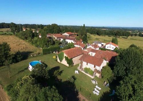 Tranquille Vienne Gites a Chirac Dept Charente — hotel in Chirac