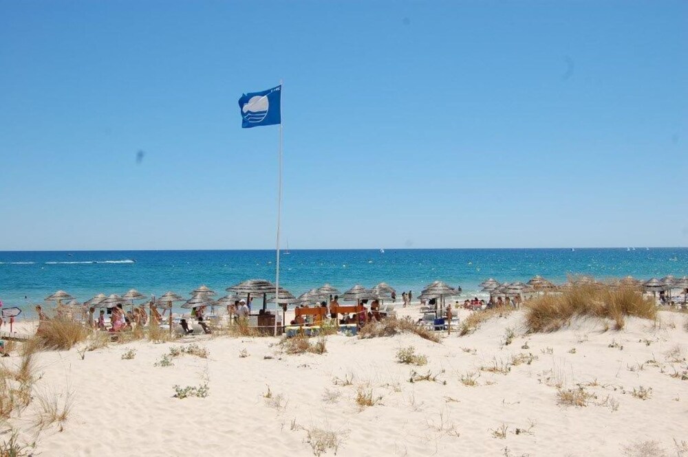 A 15min walk from Cabanas Pool Bbq and big Terrace Wifi and air conditioning — 4-Star Luxury Hotel in Conceicao, Portugal