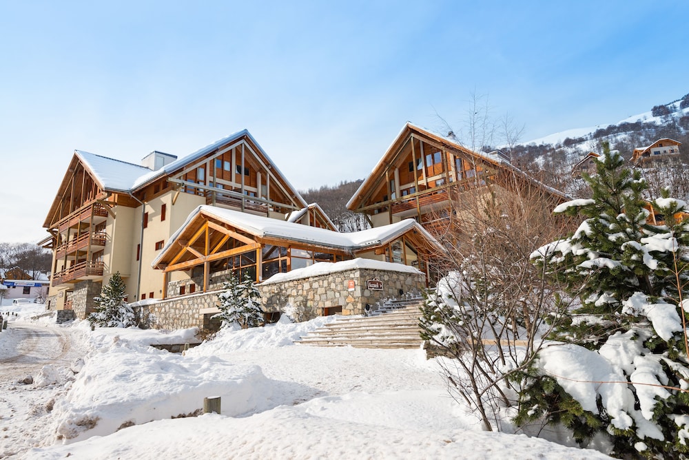 Résidence Lagrange Vacances les Chalets du Galibier 1 et 2 — 4-Star Luxury Hotel in Valloire, France