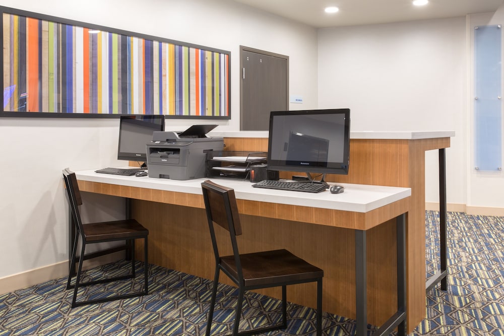Holiday Inn Express and Suites Lincoln I 80 by IHG - photo 28