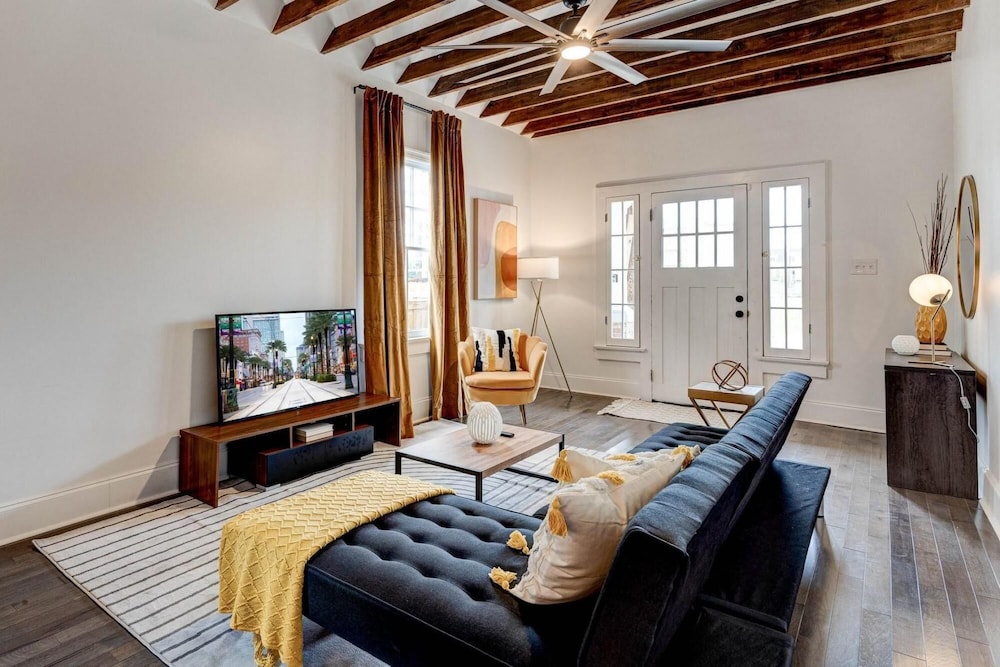 LGD 3BR Retreat Near Magazine & Streetcar — 4-Star Luxury Hotel in New Orleans, United States