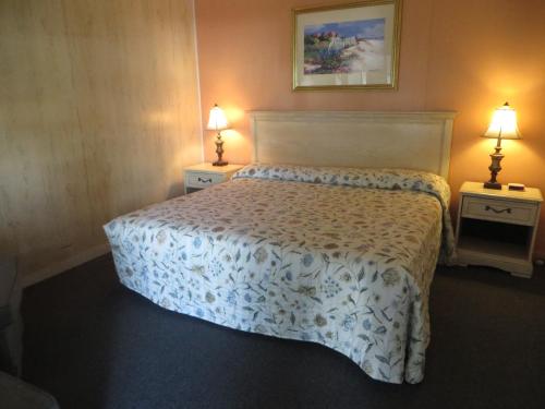 Royal Palms Motel - photo 24