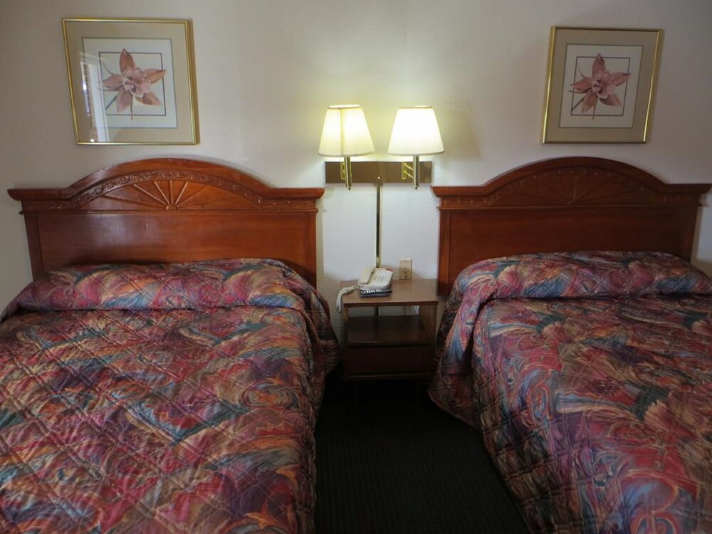 Regal Inn Clayton - photo 10