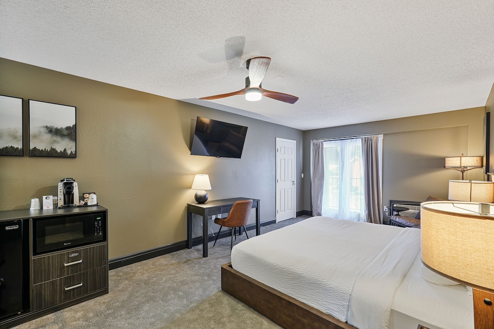 Tremont Lodge & Resort - photo 42