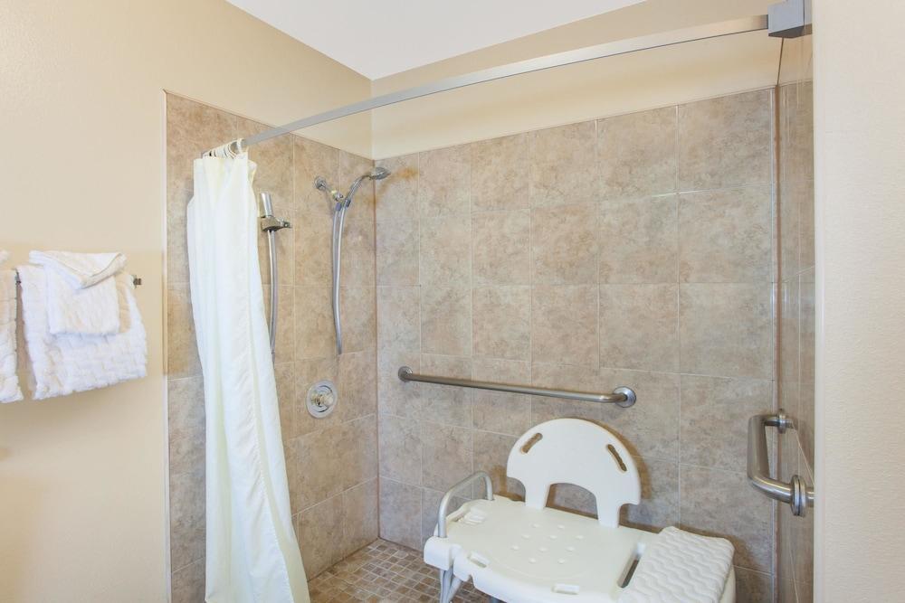 Super 8 by Wyndham Los Angeles Alhambra - photo 10