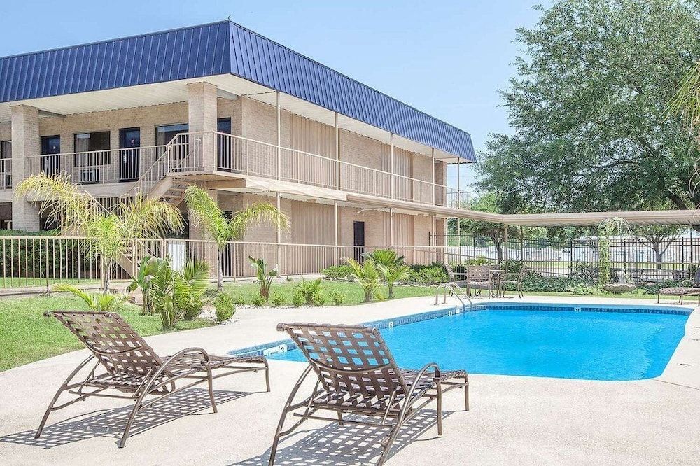 Courtyard Hotel & Event Center - photo 19