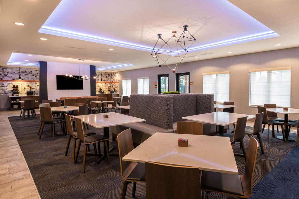 La Quinta Inn & Suites by Wyndham Las Vegas Airport South - photo 38