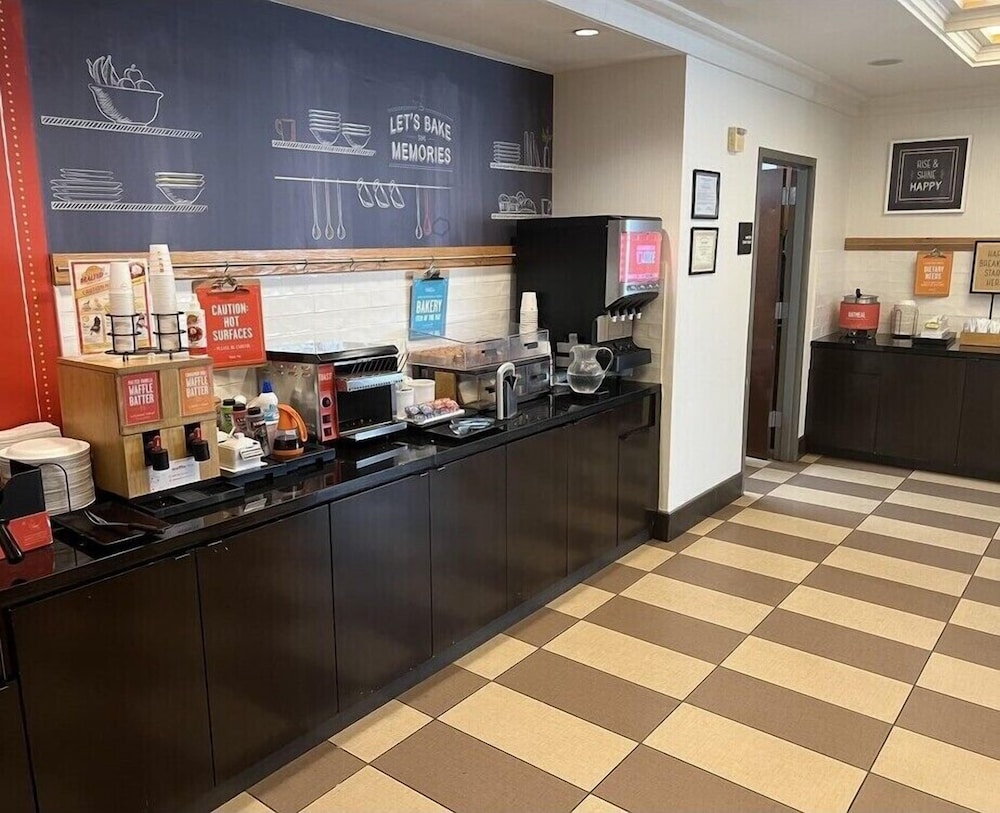 Hampton Inn Philadelphia Plymouth Meeting - photo 21