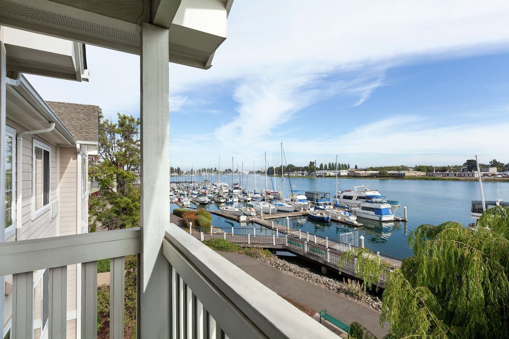Homewood Suites by Hilton Oakland Waterfront - photo 31