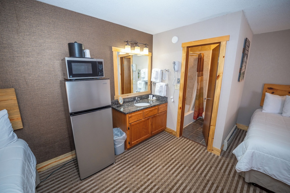 Hotel Estes - photo 13