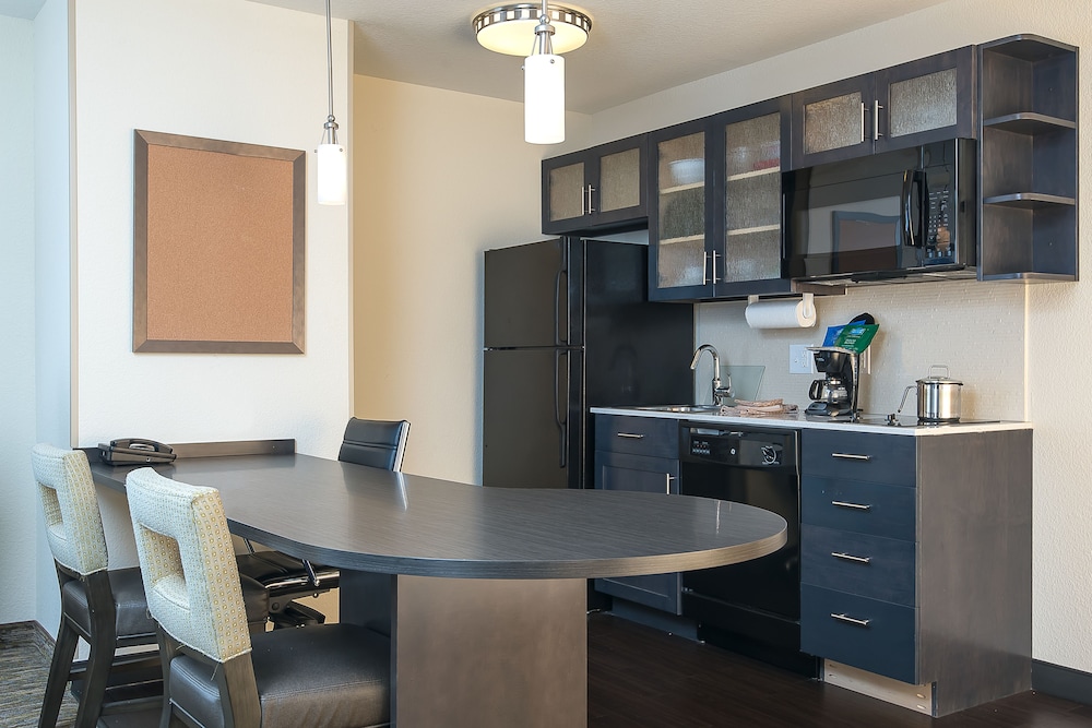 Candlewood Suites Bloomington by IHG - photo 13
