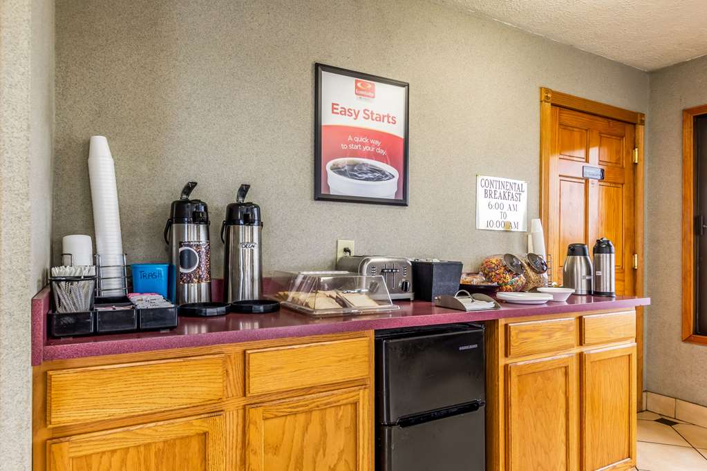 Econo Lodge Seymour - photo 22