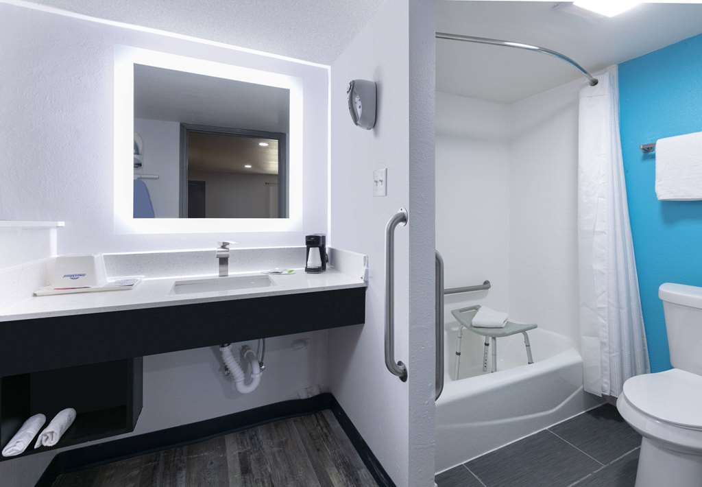 Howard Johnson by Wyndham San Marcos - photo 31