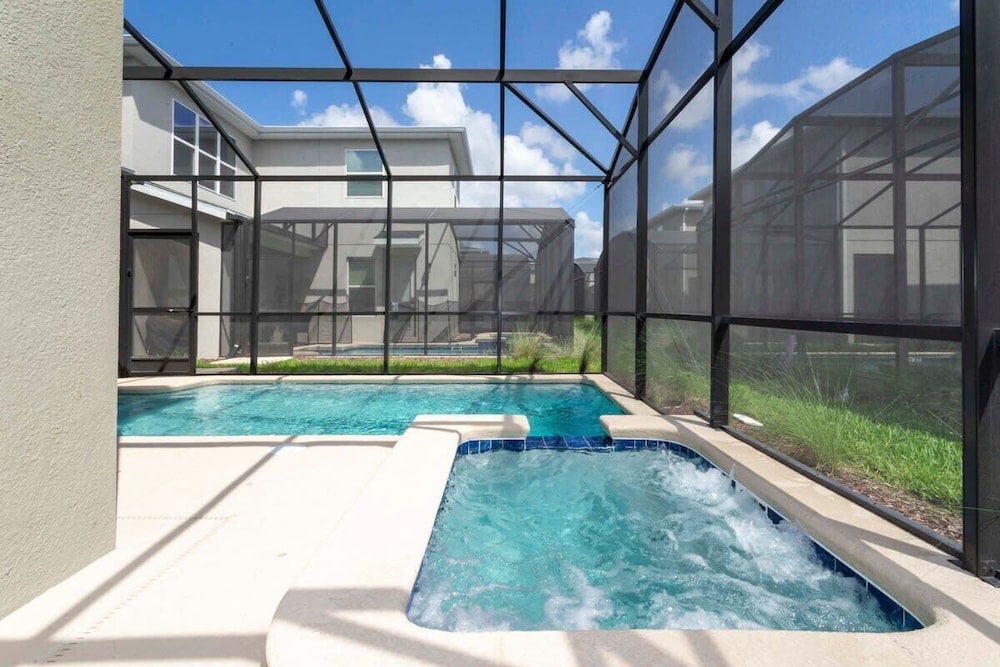 Gorgeous 5Bd Single Family w Pool @ Storey Lake 2767O — 4-Star Luxury Hotel in Kissimmee, United States