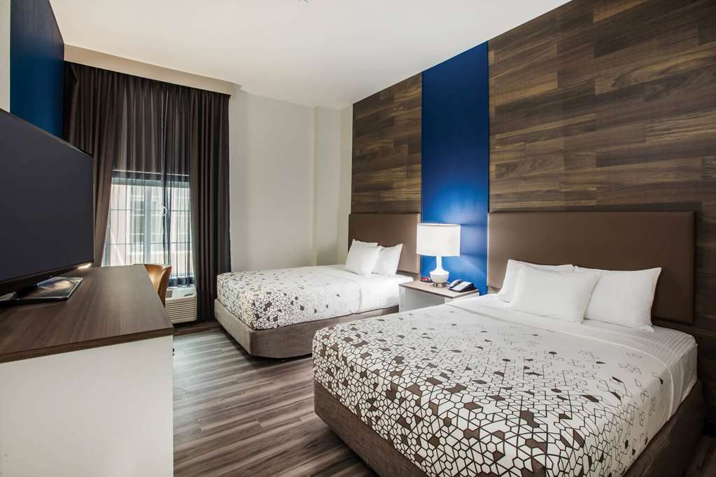 La Quinta Inn & Suites by Wyndham Owasso - photo 18